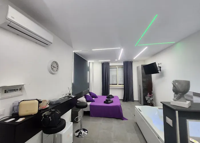 Liefdeshotel Oasi Di Relax Con Jacuzzi Privata